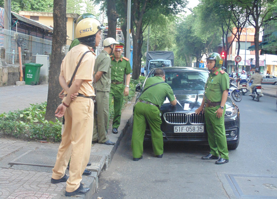 TP Hồ Chí Minh: Cận cảnh vỉa hè quận 1 sau những ngày ra quân rầm rộ - Ảnh 13