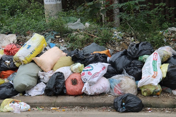 Hà Tĩnh: Hành lang đường mòn Hồ Chí Minh đang trở thành bãi rác - Ảnh 5