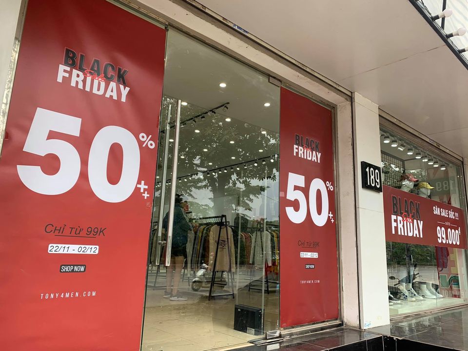 [Ảnh] Hà Nội: Các cửa hàng đồng loạt treo biển giảm giá khủng vào ngày Black Friday - Ảnh 7