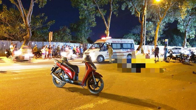 TP Hồ Chí Minh: 2 xe máy va chạm kinh hoàng, một người tử vong tại chỗ - Ảnh 1