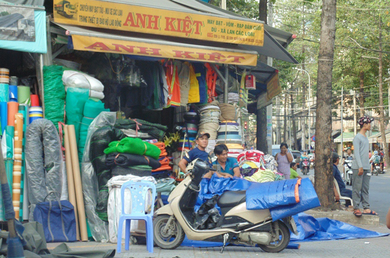 TP Hồ Chí Minh: Cận cảnh vỉa hè quận 1 sau những ngày ra quân rầm rộ - Ảnh 12