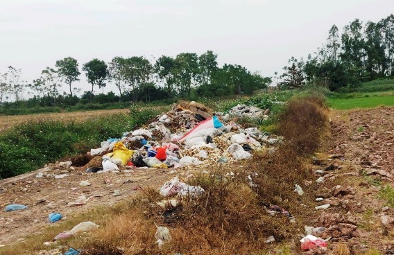 Hà Nội: Gần 10.000 tấn rác tại huyện Mỹ Đức chờ Công ty Minh Quân xử lý - Ảnh 2