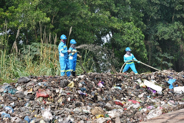 Phun Poshi-Sell đảm bảo môi trường 2 điểm rác “khủng” tồn đọng tại huyện Mỹ Đức - Ảnh 1