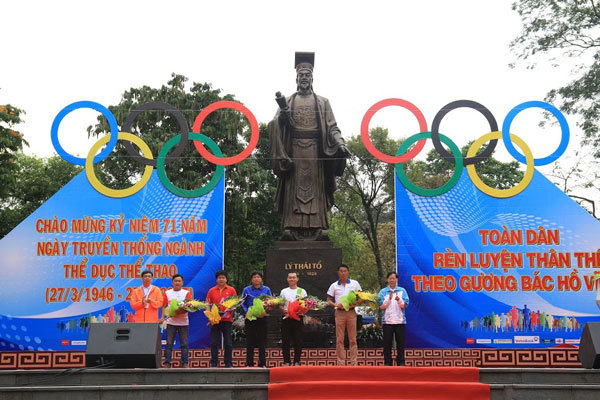 Gần 7.000 người Hà Nội tham dự Ngày chạy Olympic 2017 - Ảnh 2
