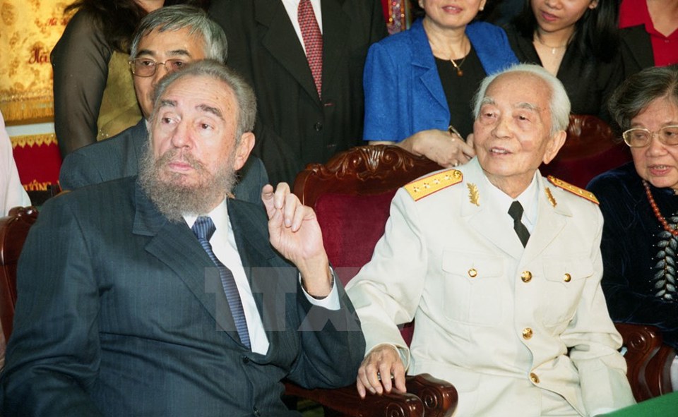 Lãnh tụ Cuba Fidel Castro với các vị lãnh đạo Việt Nam - Ảnh 5