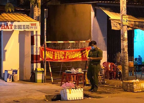 TP Hồ Chí Minh: Nhiều người thờ ơ việc đeo khẩu trang phòng Covid-19 nơi công cộng - Ảnh 8