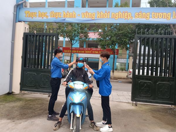 Hà Nội: Học sinh, sinh viên phấn khởi khi trở lại trường - Ảnh 1