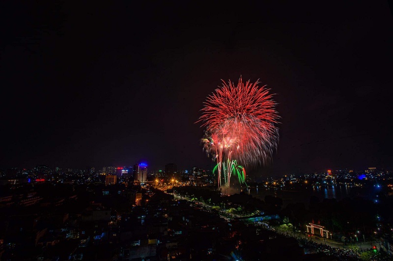 [Ảnh] Mãn nhãn với màn pháo hoa tầm cao duy nhất tại Hà Nội, chào Xuân Tân Sửu 2021 - Ảnh 2