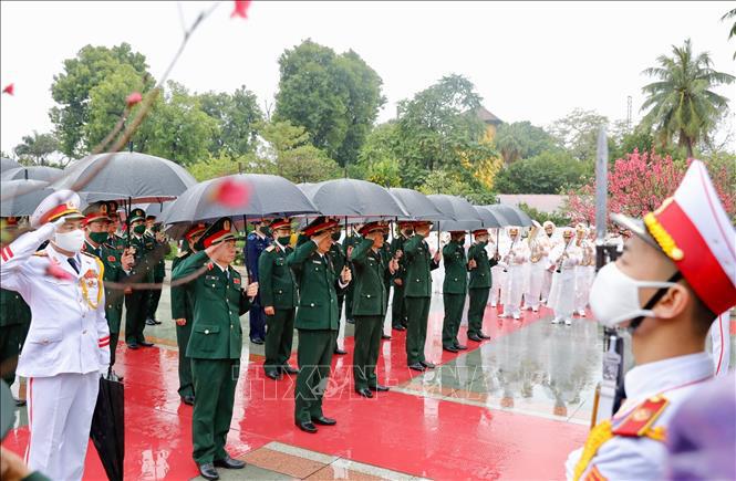 Lãnh đạo Đảng, Nhà nước vào Lăng viếng Chủ tịch Hồ Chí Minh nhân dịp Tết Tân Sửu - Ảnh 3