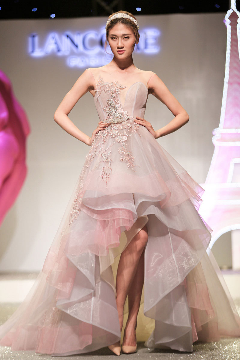 "Công chúa Paris" lộng lẫy trên sàn catwalk - Ảnh 4