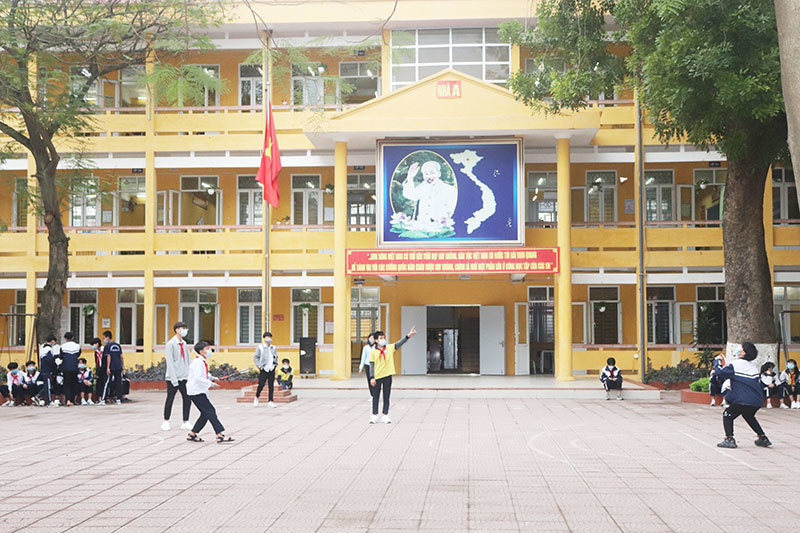 Hà Nội: Ngày đầu trở lại trường của học sinh sau kỳ nghỉ dài 30 ngày - Ảnh 21