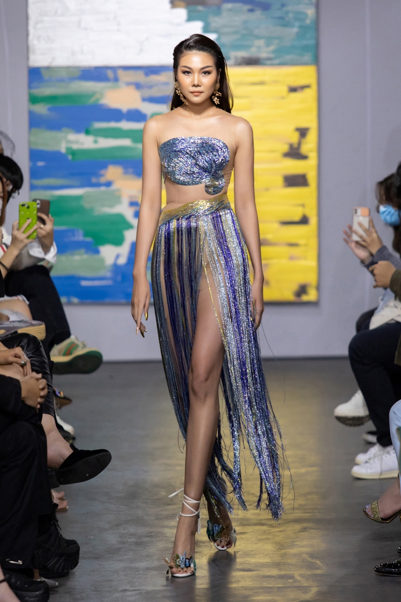 Hoa hậu Việt Nam Đỗ Thị Hà hở bạo vẫn “thua” đôi chân của Thanh Hằng - Ảnh 4