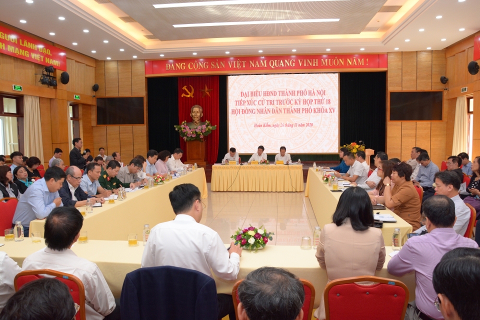 Đại biểu Hội đồng nhân dân TP Hà Nội tiếp xúc cử tri quận Hoàn Kiếm - Ảnh 1