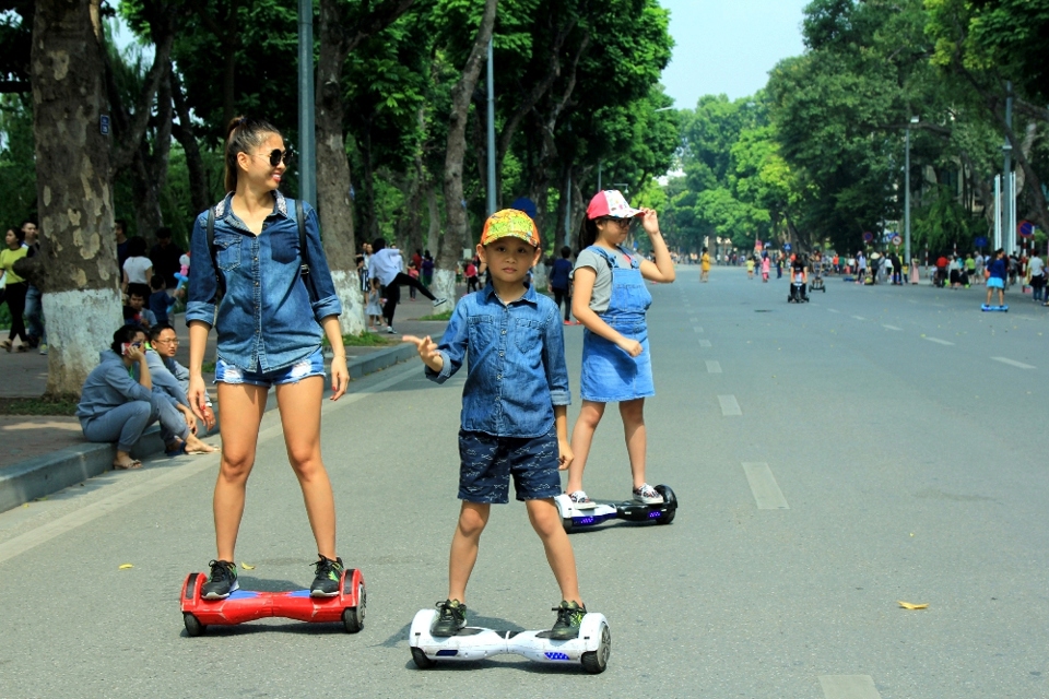 10 lý do khiến du khách “chết mê” phố đi bộ Hà Nội - Ảnh 10