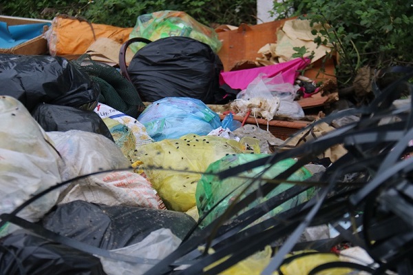 Hà Tĩnh: Hành lang đường mòn Hồ Chí Minh đang trở thành bãi rác - Ảnh 7