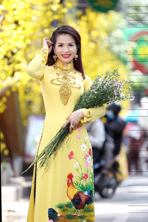 Người đẹp Việt xúng xính áo dài xuống phố đón Xuân - Ảnh 7