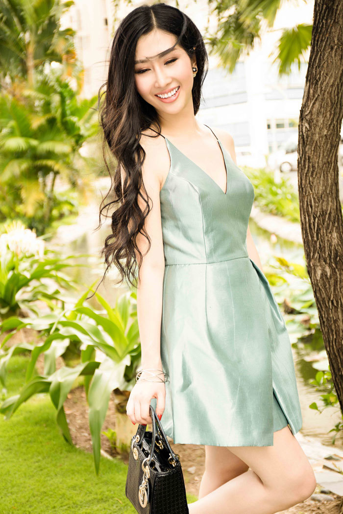 Hoa hậu Điện ảnh Thanh Mai rực rỡ dưới nắng - Ảnh 5
