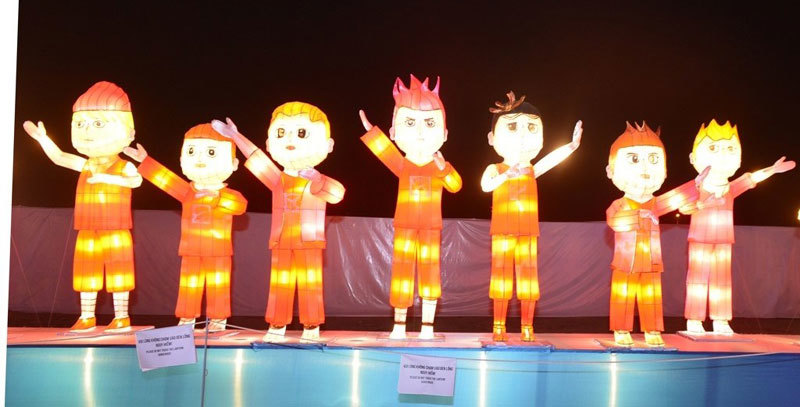 Rực rỡ lễ hội đèn lồng khổng lồ Việt Nam - Hàn Quốc 2016 - Ảnh 15