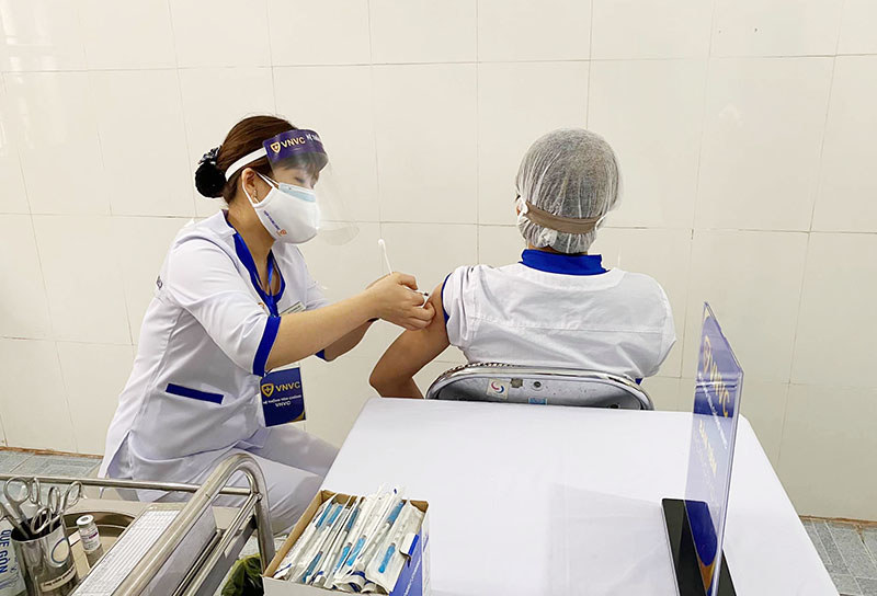 Hà Nội, Hải Dương, TP Hồ Chí Minh đã triển khai tiêm vaccine Covid-19 - Ảnh 8