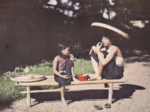Vẻ đẹp giản dị của phụ nữ Việt Nam những năm 1910 - Ảnh 7