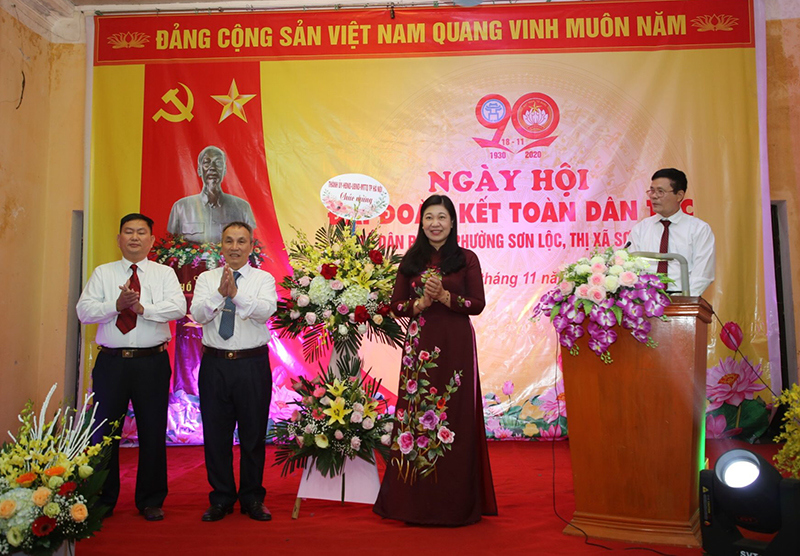 Chủ tịch Ủy ban MTTQ Việt Nam TP Nguyễn Lan Hương dự Ngày hội Đại đoàn kết tại thị xã Sơn Tây - Ảnh 1