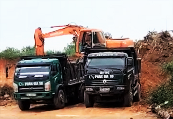 Huyện Vũ Quang (Hà Tĩnh): Cần xử lý nghiêm tình trạng khai thác đất trái phép tại xã Đức Giang - Ảnh 3