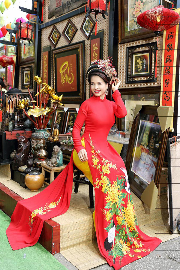 Người đẹp Việt xúng xính áo dài xuống phố đón Xuân - Ảnh 8