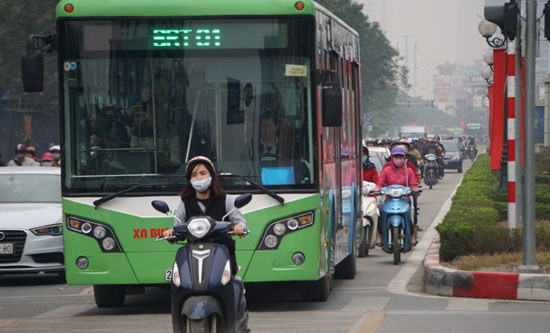 Sau Tết, Hà Nội sẽ phạt cả xe buýt thường đi vào làn buýt nhanh - Ảnh 1