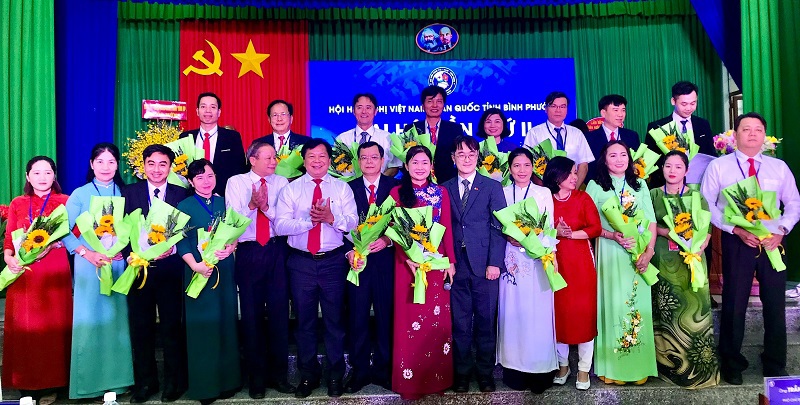 Hội hữu nghị Việt Nam-Hàn Quốc tỉnh Bình Phước: Hỗ trợ ngành giáo dục khoảng 2 tỷ đồng - Ảnh 1
