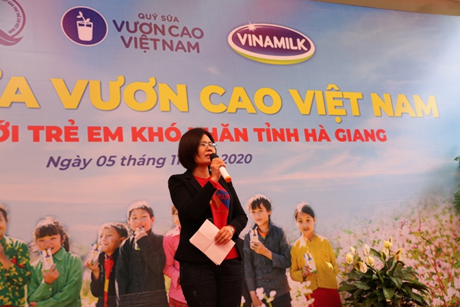11 năm Vinamilk và Quỹ sữa Vươn cao Việt Nam trao tặng 94.000 ly sữa cho trẻ em khó khăn Hà Giang - Ảnh 3