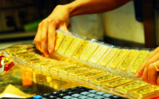 Giá vàng tiếp tục tăng mạnh, lên mốc 38 triệu đồng/lượng - Ảnh 1