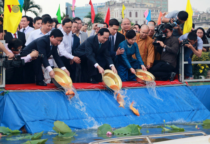 Hình ảnh: Chủ tịch nước thả cá chép trước Bến Nhà Rồng - Ảnh 5