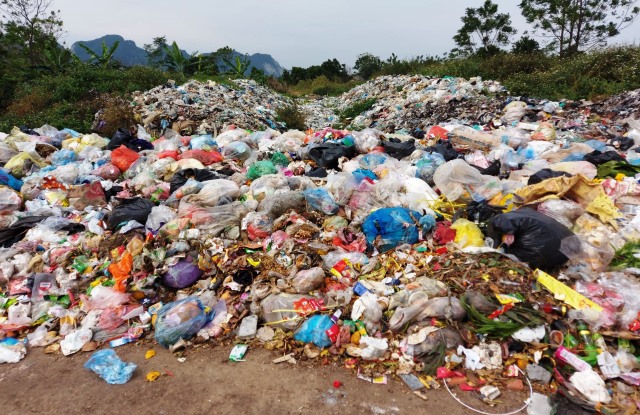 Hà Nội: Gần 10.000 tấn rác tại huyện Mỹ Đức chờ Công ty Minh Quân xử lý - Ảnh 4