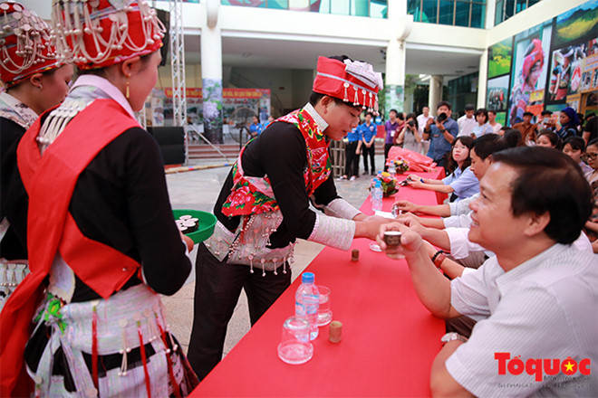 Cận cảnh đám cưới truyền thống của người Dao tại Hà Nội - Ảnh 13