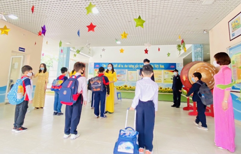 Chùm ảnh: Học sinh quận Thanh Xuân trở lại trường - Ảnh 6