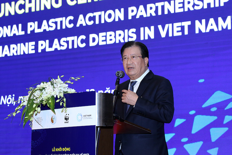 Phó Thủ tướng Chính phủ Trịnh Đình Dũng:  Đã đến lúc cần hành động quyết liệt về sản xuất và tiêu dùng sản phẩm nhựa - Ảnh 1