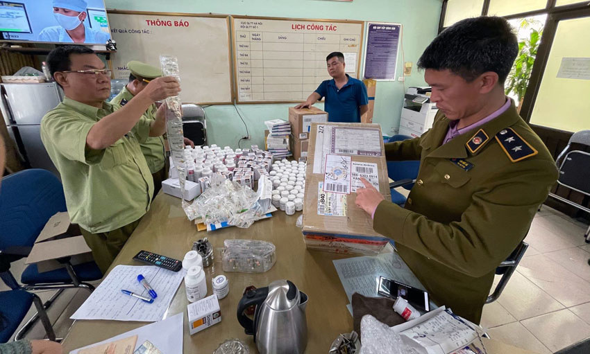 Hà Nội: Phát hiện, thu giữ gần 300.000 sản phẩm thuốc nhập lậu từ Hàn Quốc - Ảnh 1