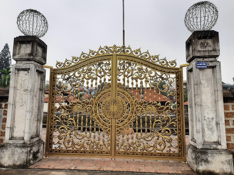 Di tích Quốc gia đặc biệt đình Tây Đằng (Hà Nội) bị cấy thêm cổng biệt thự - Ảnh 1