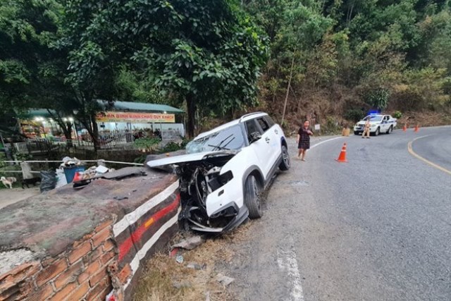 Tai nạn giao thông mới nhất hôm nay 25/2: Ô tô mất lái trên đèo Bảo Lộc, một người chết, 3 người bị thương nặng - Ảnh 3