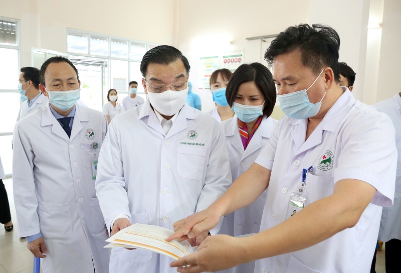 Chủ tịch UBND thành phố Hà Nội Chu Ngọc Anh kiểm tra công tác phòng, chống dịch Covid-19 - Ảnh 2