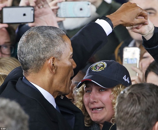 Người dân rơi nước mắt tạm biệt cựu Tổng thống Obama - Ảnh 8