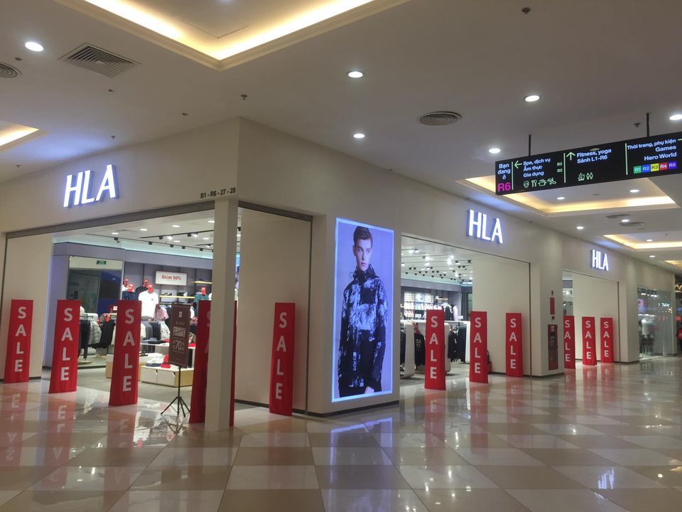 [Ảnh] Hà Nội: Các cửa hàng đồng loạt treo biển giảm giá khủng vào ngày Black Friday - Ảnh 2