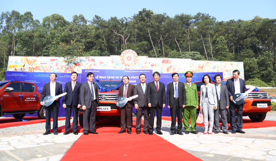 Toyota Việt Nam tặng xe tuần tra giao thông cho 3 tỉnh - Ảnh 1