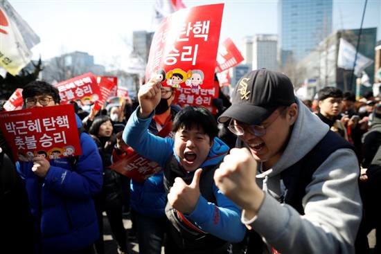 Tổng thống Park Geun-hye bị phế truất: Hàn Quốc đối mặt nhiều thách thức - Ảnh 2