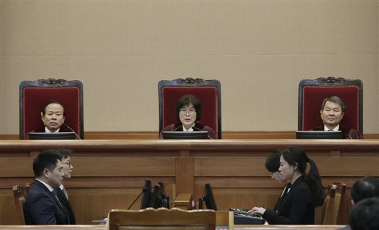 Tổng thống Park Geun-hye bị phế truất: Hàn Quốc đối mặt nhiều thách thức - Ảnh 1