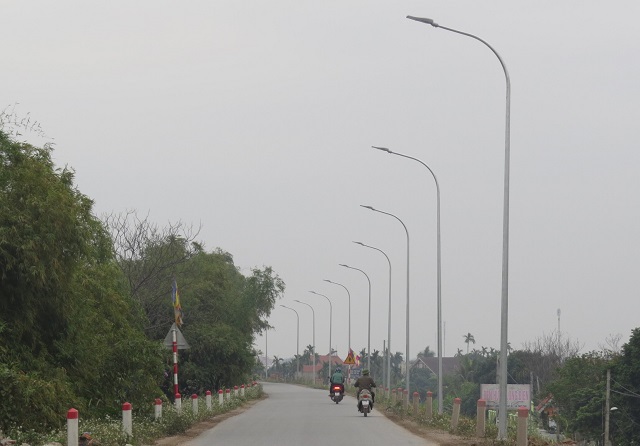 Thắp sáng những tuyến giao thông ở Phú Xuyên - Ảnh 1