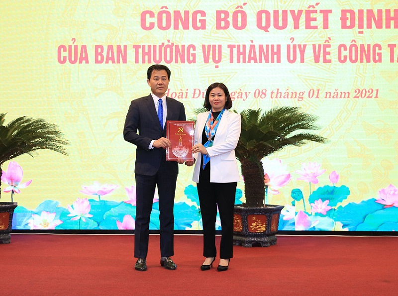 Trao quyết định điều động, phân công đồng chí Nguyễn Xuân Đại giữ chức Bí thư Huyện ủy Hoài Đức - Ảnh 2
