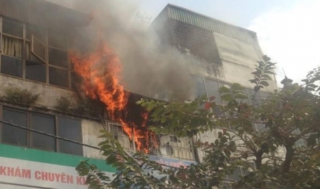 Hà Nội: Cháy lớn tại ngôi nhà 2 tầng trên đường Giải Phóng - Ảnh 2