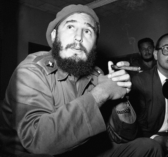 Cuộc đời lãnh tụ Cuba Fidel Castro qua ảnh - Ảnh 1