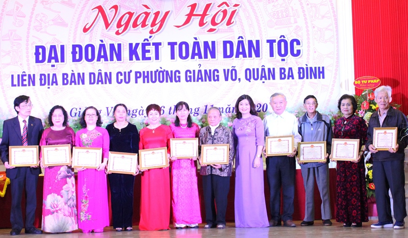 Tưng bừng Ngày hội đại đoàn kết toàn dân tộc tại phường Giảng Võ - Ảnh 6